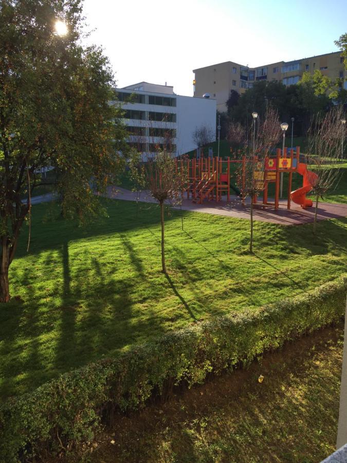Appartamento Igi Red Flat With Free Private Parking Cluj-Napoca Esterno foto