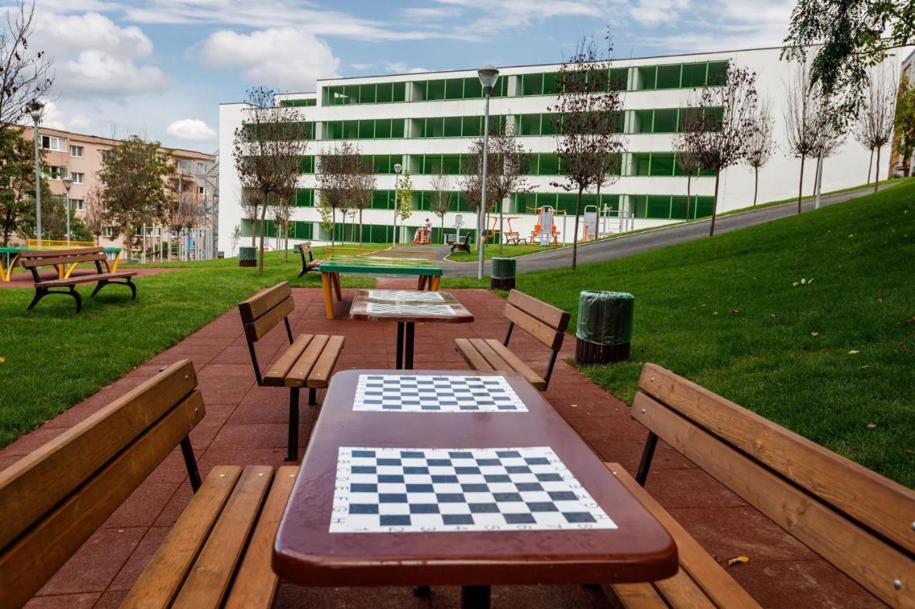 Appartamento Igi Red Flat With Free Private Parking Cluj-Napoca Esterno foto