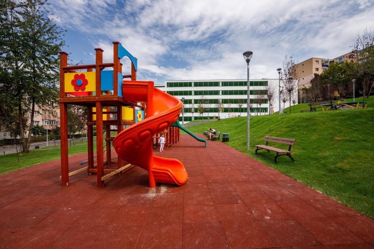 Appartamento Igi Red Flat With Free Private Parking Cluj-Napoca Esterno foto