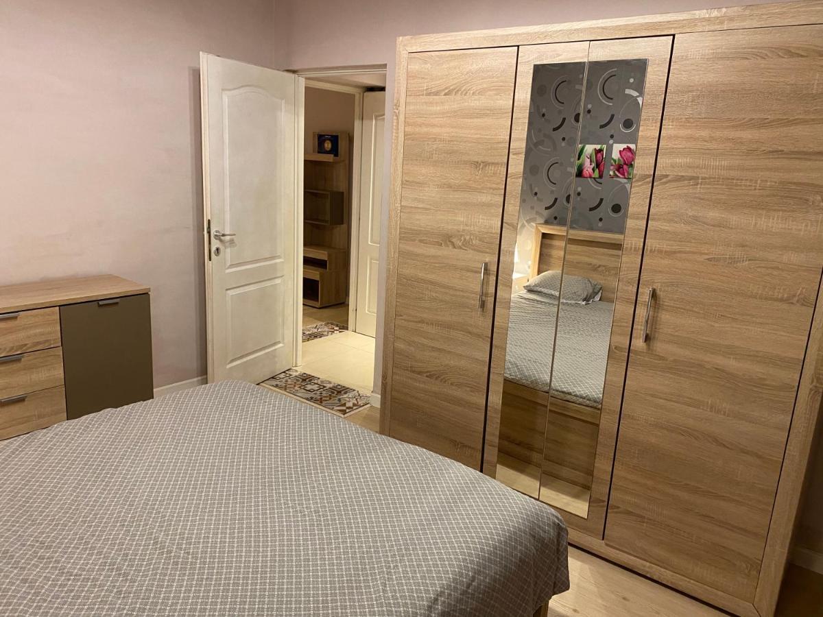 Appartamento Igi Red Flat With Free Private Parking Cluj-Napoca Esterno foto