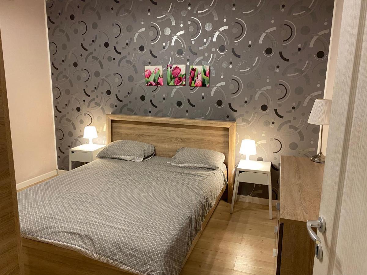 Appartamento Igi Red Flat With Free Private Parking Cluj-Napoca Esterno foto