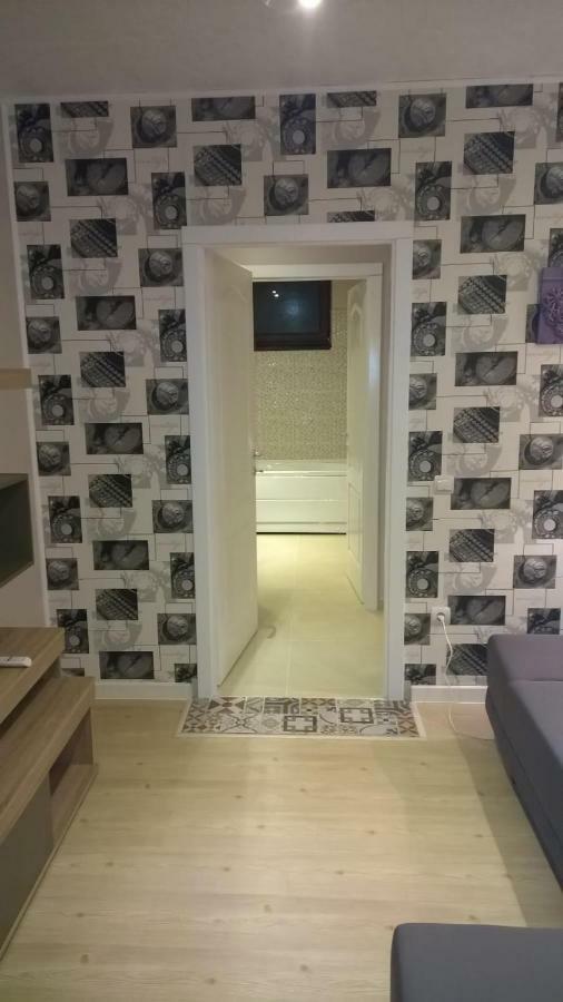Appartamento Igi Red Flat With Free Private Parking Cluj-Napoca Esterno foto